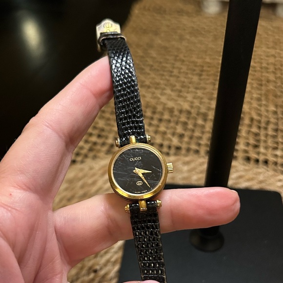 Authentic Vintage Gucci Watch - Picture 5 of 10